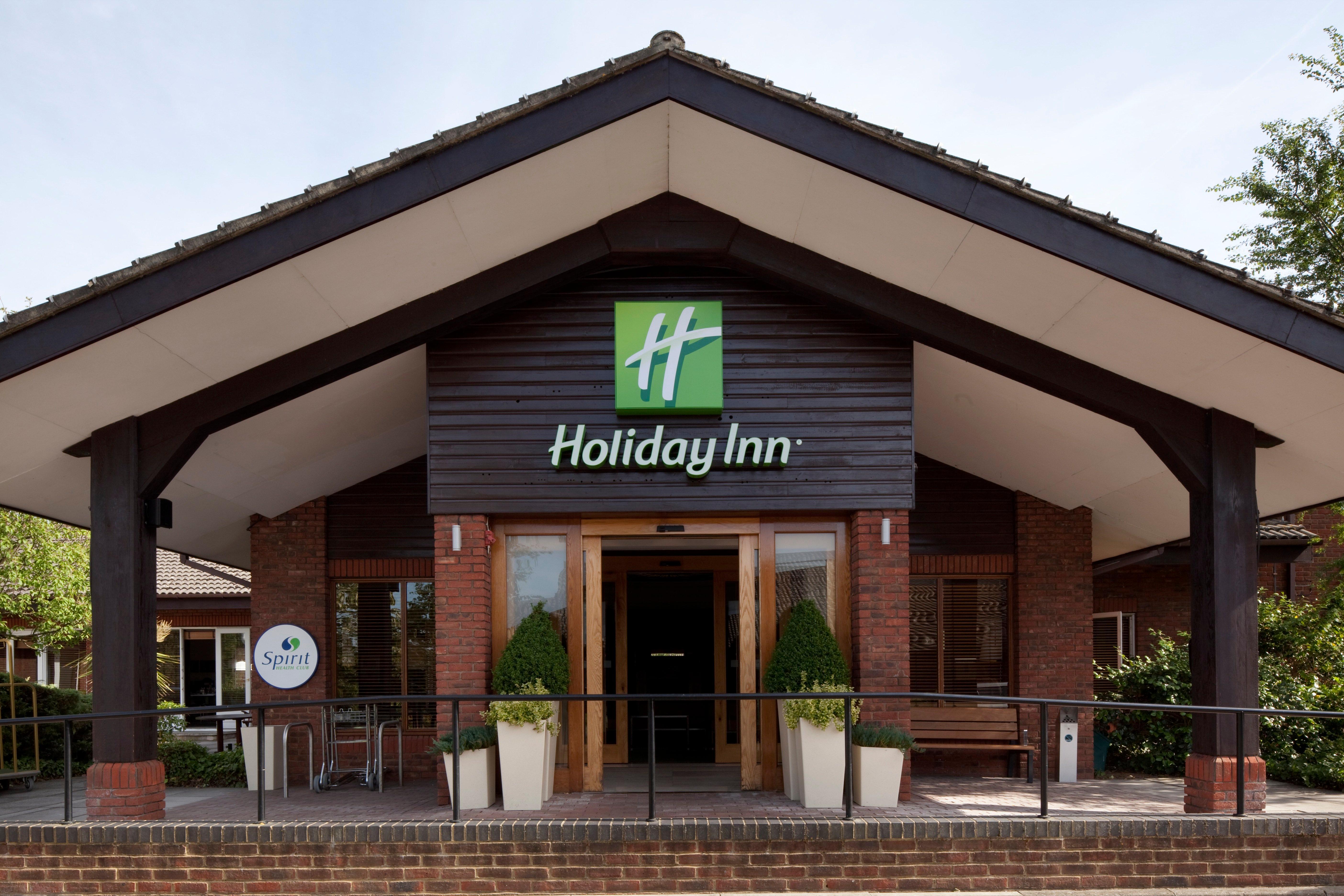 Holiday Inn Guildford, An Ihg Hotel Exterior photo